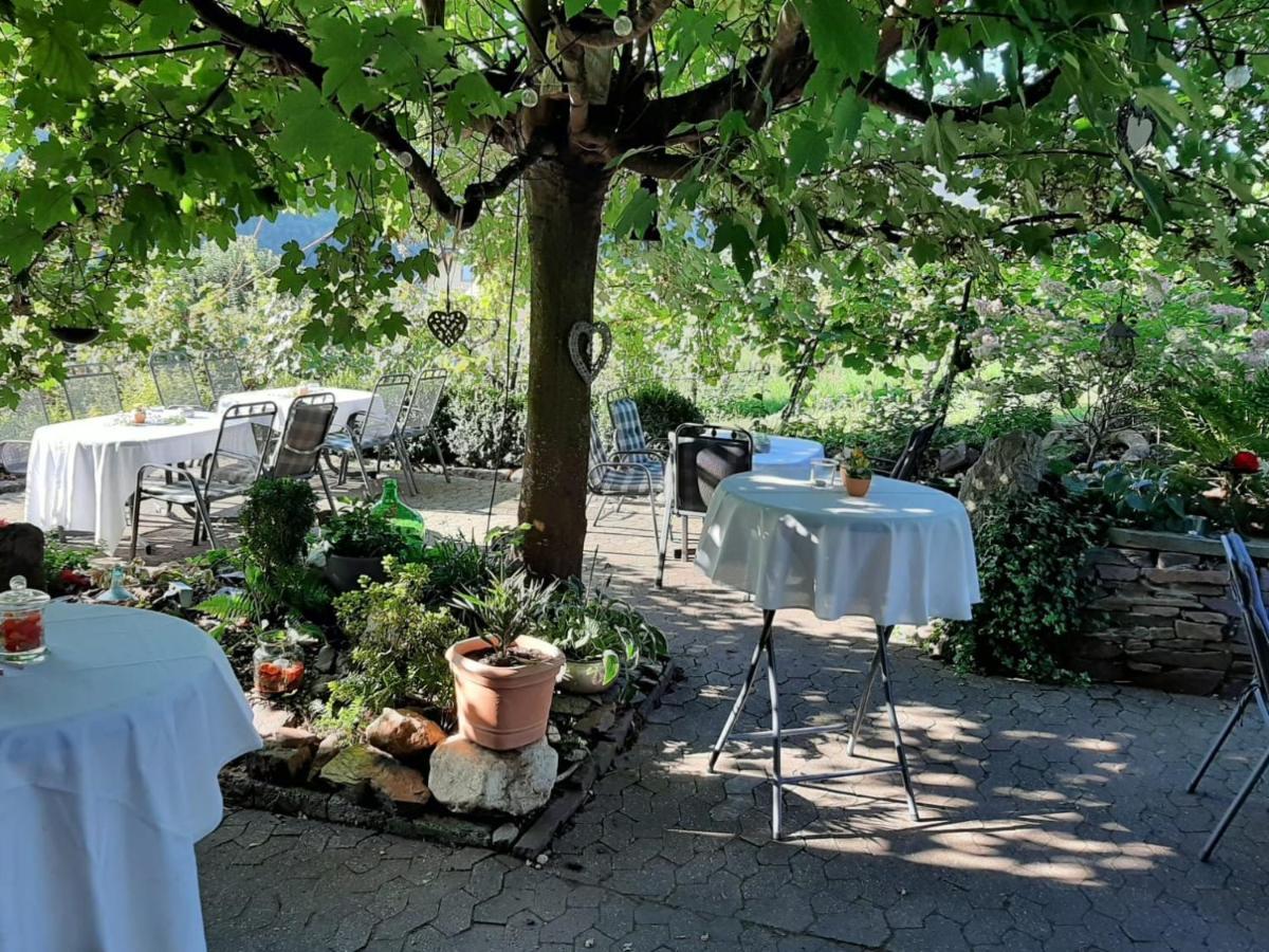 Weingut Erich Serwazi Mesenich Ngoại thất bức ảnh