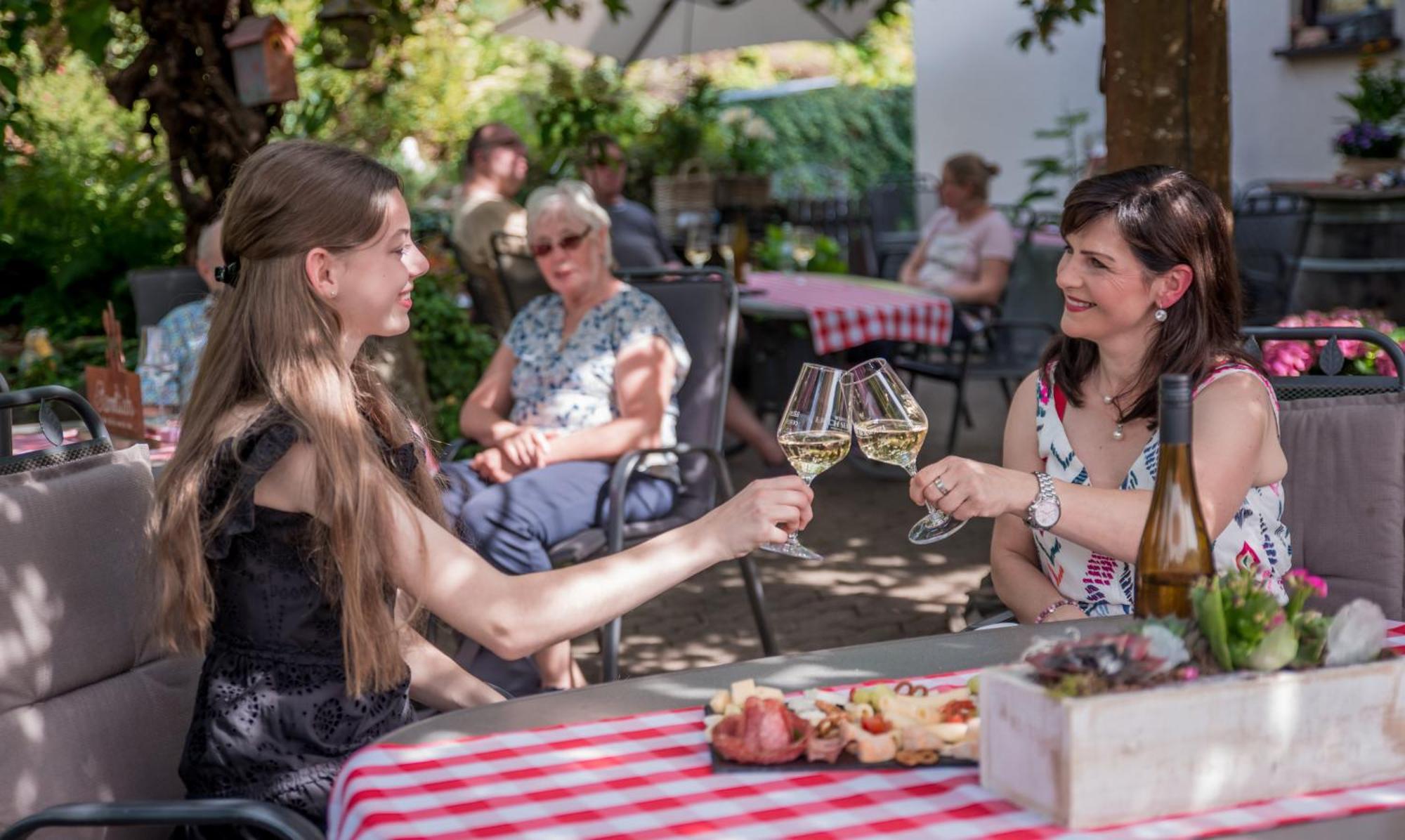 Weingut Erich Serwazi Mesenich Ngoại thất bức ảnh