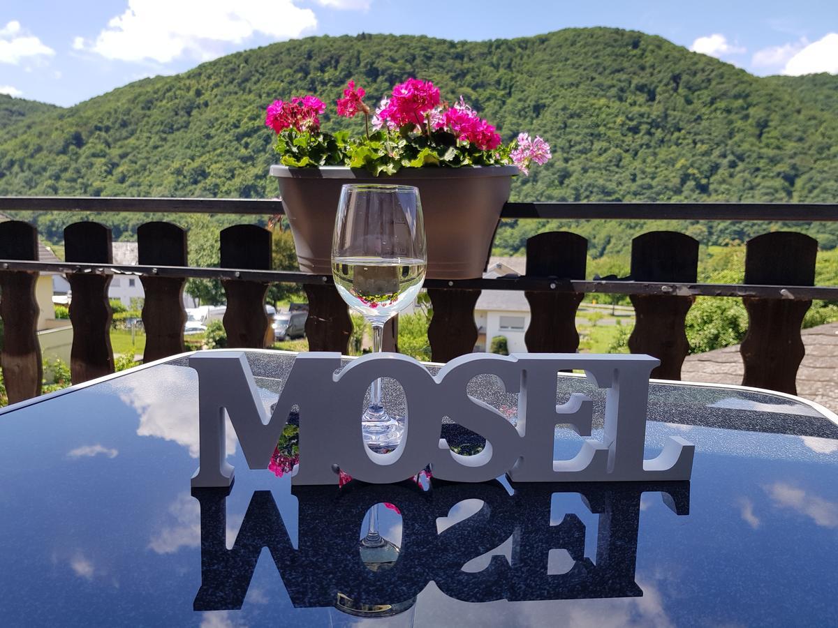 Weingut Erich Serwazi Mesenich Ngoại thất bức ảnh
